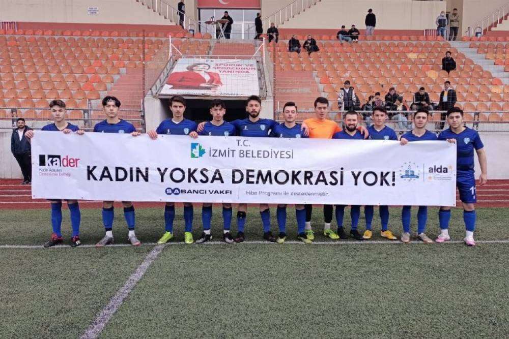 Futbol takımlarından ortak mesaj &ldquo;Kadın Yoksa Demokrasi Yok&rdquo;